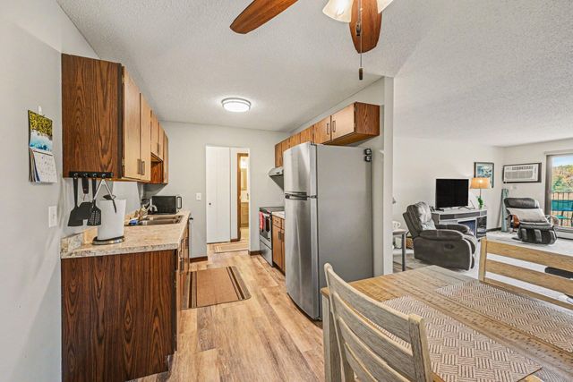 1304 W Medicine Lake Drive 221, Plymouth, MN 55441