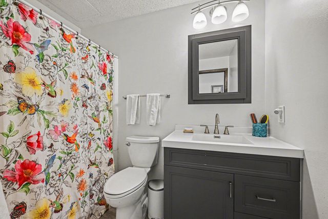1304 W Medicine Lake Drive 221, Plymouth, MN 55441