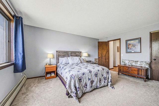 1304 W Medicine Lake Drive 221, Plymouth, MN 55441