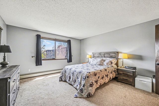 1304 W Medicine Lake Drive 221, Plymouth, MN 55441