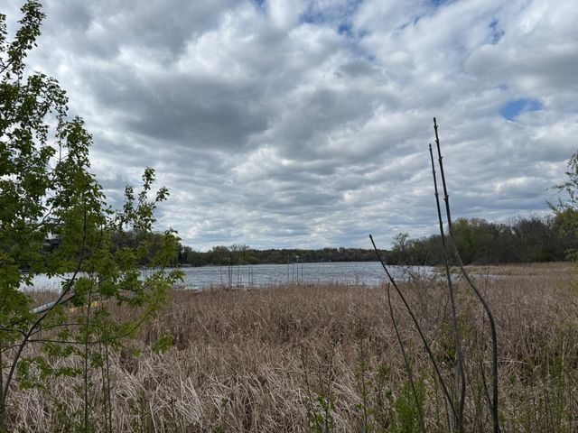 1304 W Medicine Lake Drive 221, Plymouth, MN 55441