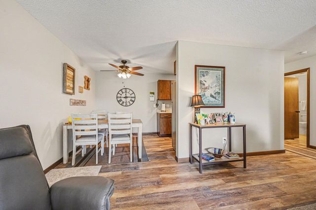 1304 W Medicine Lake Drive 221, Plymouth, MN 55441