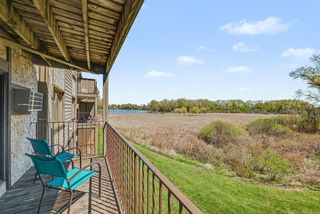 1304 W Medicine Lake Drive 221, Plymouth, MN 55441