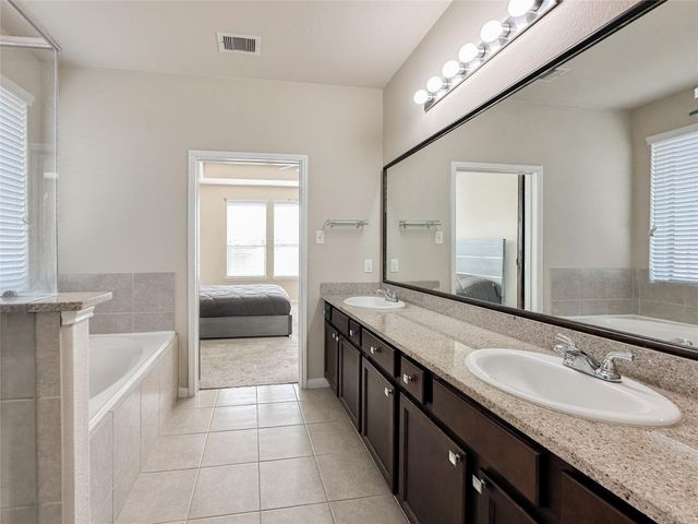 332 Country Crossing Circle, Magnolia, TX 77354