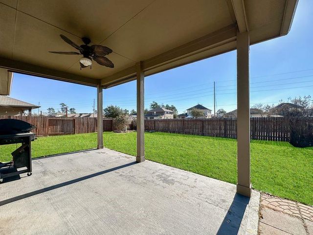 332 Country Crossing Circle, Magnolia, TX 77354