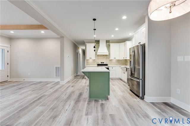 87 Crittenden Rd, Deltaville, VA 23043