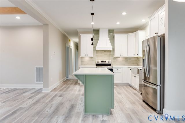 87 Crittenden Rd, Deltaville, VA 23043