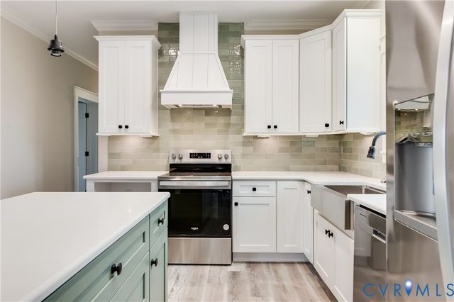 87 Crittenden Rd, Deltaville, VA 23043