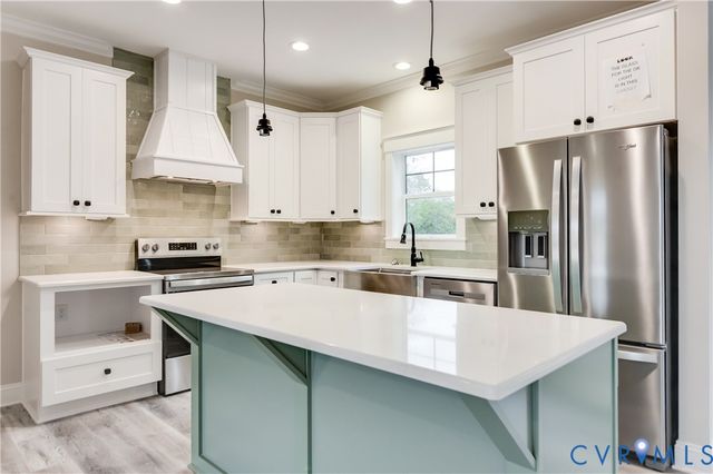 87 Crittenden Rd, Deltaville, VA 23043