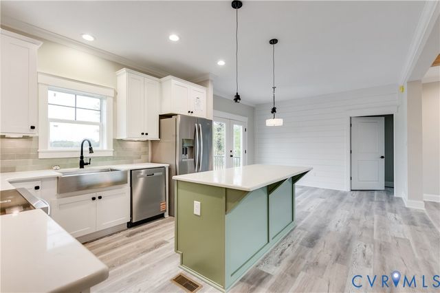 87 Crittenden Rd, Deltaville, VA 23043