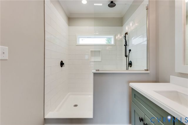 87 Crittenden Rd, Deltaville, VA 23043