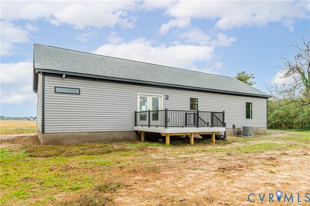 87 Crittenden Rd, Deltaville, VA 23043