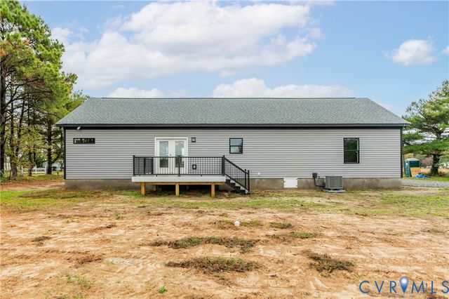 87 Crittenden Rd, Deltaville, VA 23043
