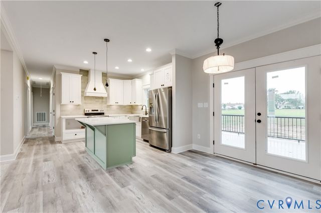 87 Crittenden Rd, Deltaville, VA 23043