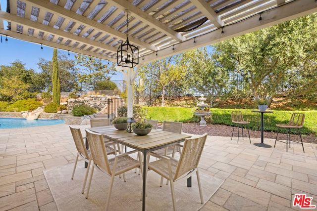 886 Hemlock Ridge Court, Simi Valley, CA 93065