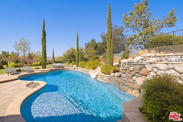 886 Hemlock Ridge Court, Simi Valley, CA 93065