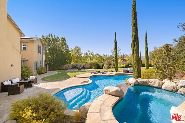 886 Hemlock Ridge Court, Simi Valley, CA 93065
