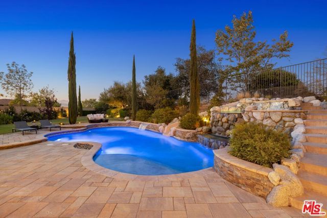 886 Hemlock Ridge Court, Simi Valley, CA 93065