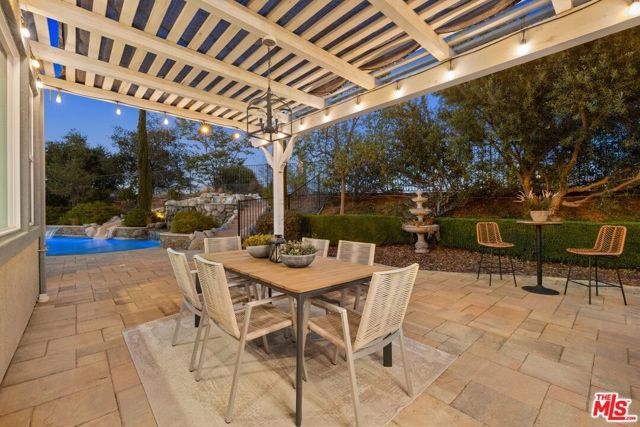 886 Hemlock Ridge Court, Simi Valley, CA 93065