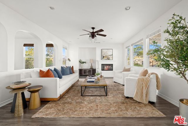 886 Hemlock Ridge Court, Simi Valley, CA 93065
