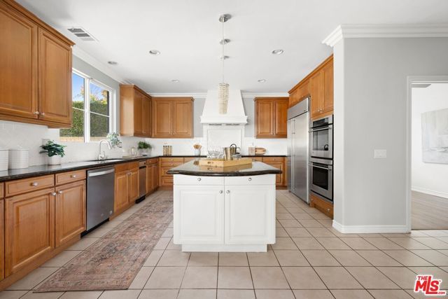 886 Hemlock Ridge Court, Simi Valley, CA 93065