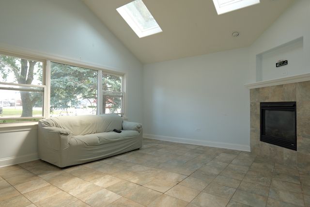 9246 S 49th Avenue, Oak Lawn, IL 60453