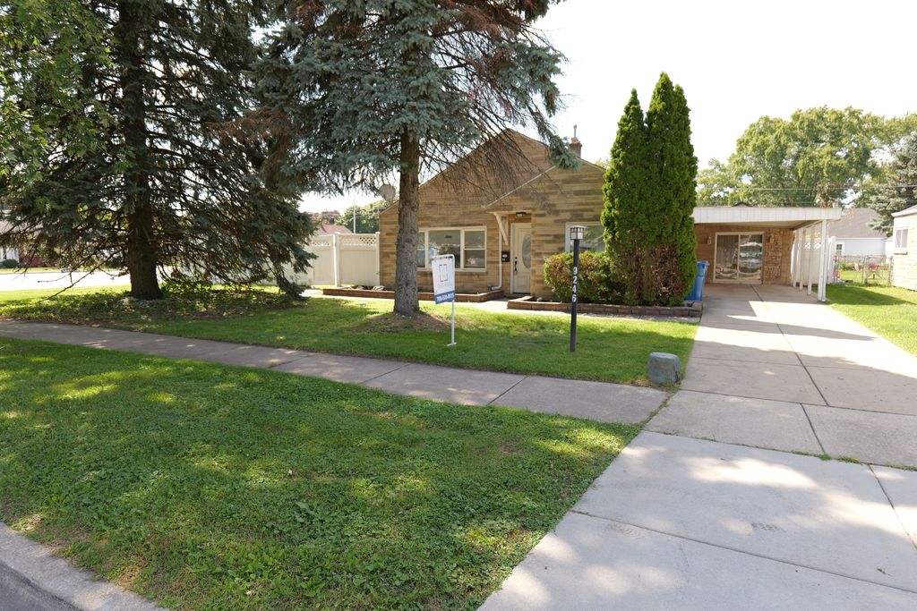 9246 S 49th Avenue, Oak Lawn, IL 60453