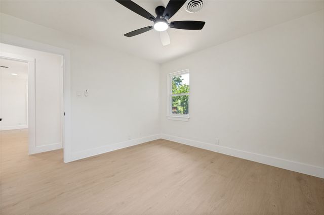 318 Parkwood Place, Lewisville, TX 75067