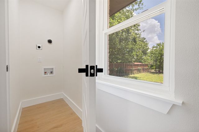 318 Parkwood Place, Lewisville, TX 75067