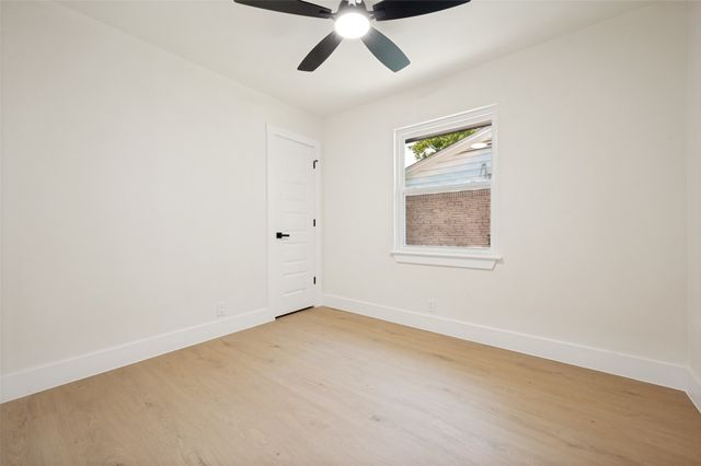 318 Parkwood Place, Lewisville, TX 75067