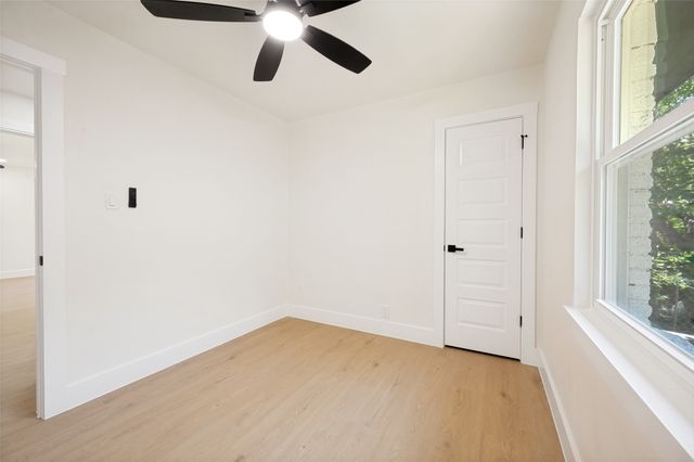318 Parkwood Place, Lewisville, TX 75067