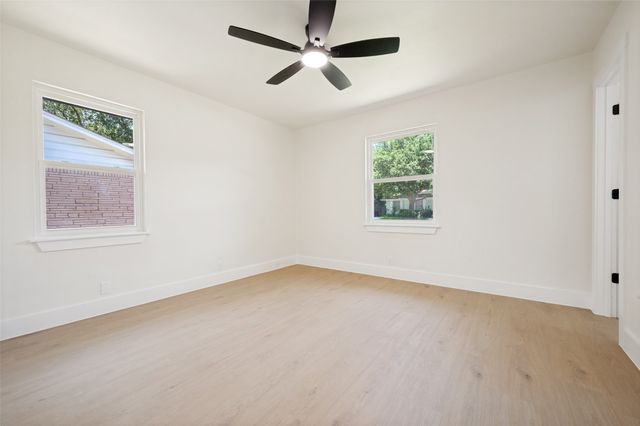 318 Parkwood Place, Lewisville, TX 75067