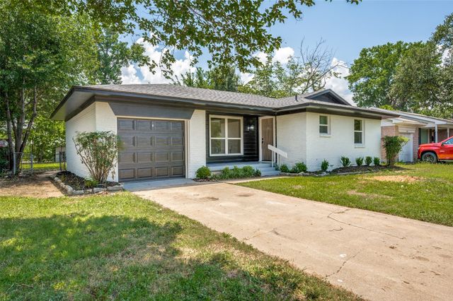 318 Parkwood Place, Lewisville, TX 75067
