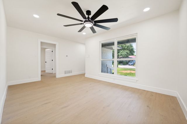 318 Parkwood Place, Lewisville, TX 75067