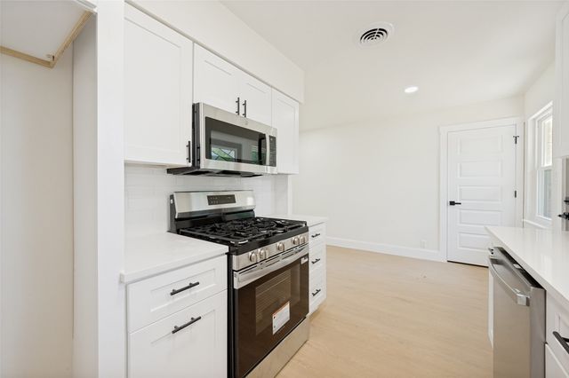 318 Parkwood Place, Lewisville, TX 75067