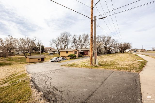 1545 McFarland Road, Junction City, KS 66441