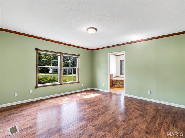 321 Breezy Ridge Lane, Bourbon, MO 65441