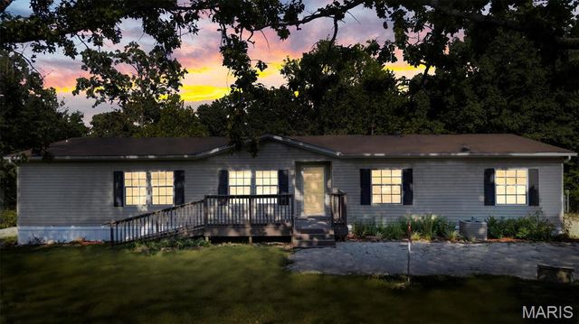 321 Breezy Ridge Lane, Bourbon, MO 65441