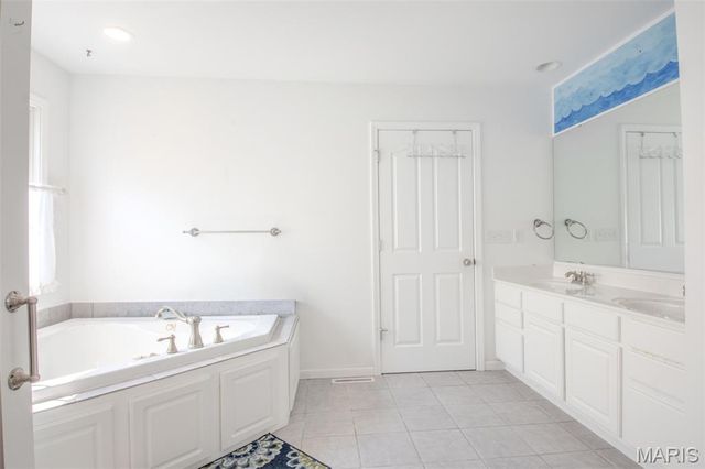 208 S Greenway Drive, Holts Summit, MO 65043