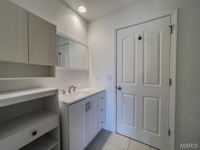 208 S Greenway Drive, Holts Summit, MO 65043