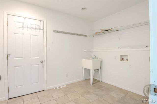 208 S Greenway Drive, Holts Summit, MO 65043