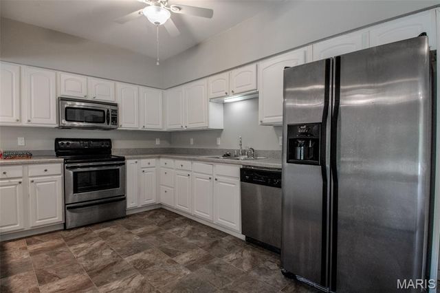 208 S Greenway Drive, Holts Summit, MO 65043