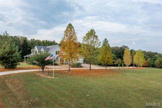 208 S Greenway Drive, Holts Summit, MO 65043