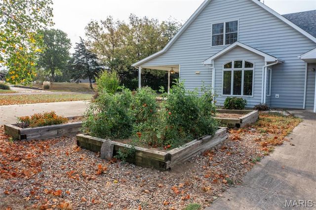 208 S Greenway Drive, Holts Summit, MO 65043