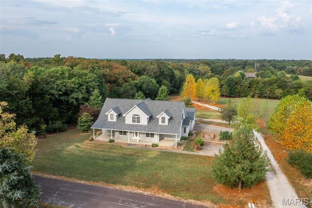 208 S Greenway Drive, Holts Summit, MO 65043