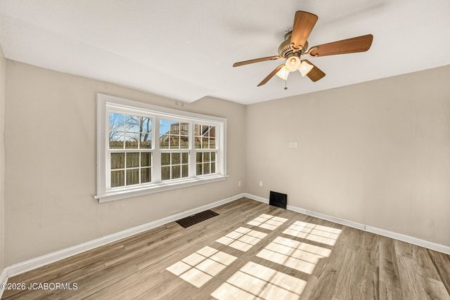 120 BOONVILLE ROAD, Jefferson City, MO 65109