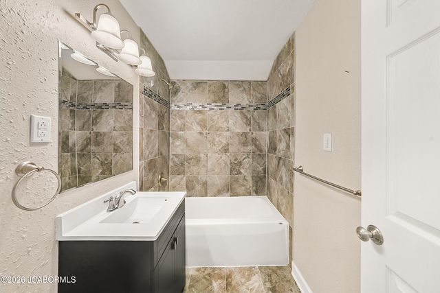 120 BOONVILLE ROAD, Jefferson City, MO 65109