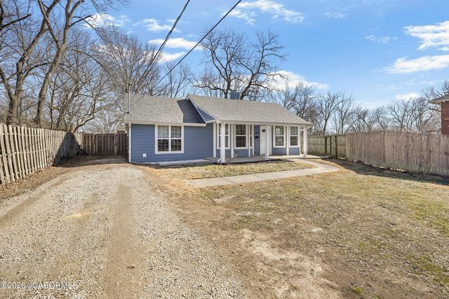 120 BOONVILLE ROAD, Jefferson City, MO 65109