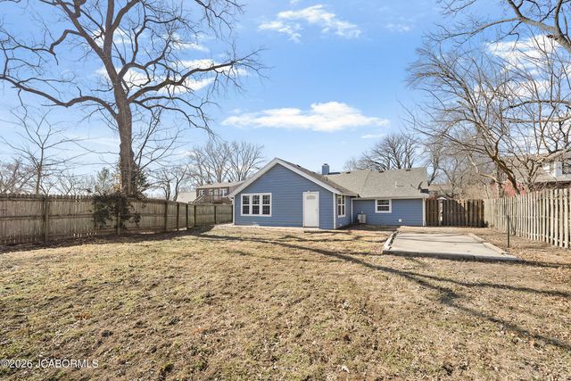 120 BOONVILLE ROAD, Jefferson City, MO 65109