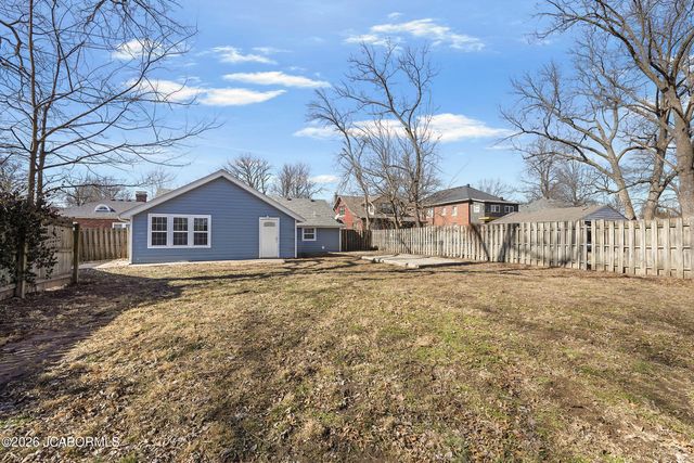 120 BOONVILLE ROAD, Jefferson City, MO 65109